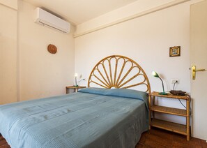 Room - Ottilia, three-room apartment in a residential area close to the center and the beach easily reachab (Campo nell'Elba)