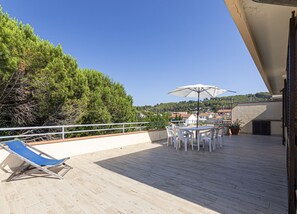 Outdoor dining - Ottilia, three-room apartment in a residential area close to the center and the beach easily reachab (Campo nell'Elba)