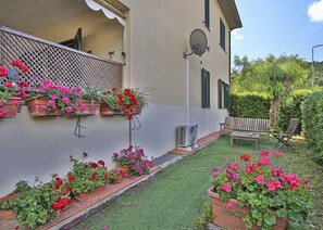 Property grounds - Two-room apartment Enea in Marina di Campo, in a quiet area, 350 meters from the beach, with air con (Campo nell'Elba)