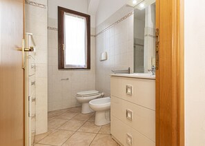 Bathroom - Two-room apartment Enea in Marina di Campo, in a quiet area, 350 meters from the beach, with air con (Campo nell'Elba)