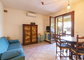 TV - Two-room apartment Enea in Marina di Campo, in a quiet area, 350 meters from the beach, with air con (Campo nell'Elba)