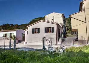 Exterior - Three-room apartment Angela, in a quiet area 5 minutes from Marina di Campo, with furnished outdoor (Campo nell'Elba)