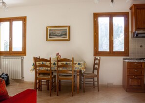 Dining - Three-room apartment Angela, in a quiet area 5 minutes from Marina di Campo, with furnished outdoor (Campo nell'Elba)