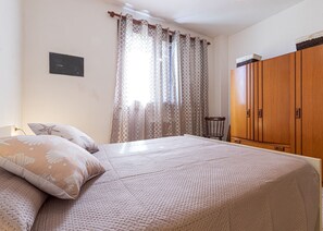 WiFi - Sonia apartment, in a strategic position to reach the most beautiful beaches, is a two-room apartmen (Marina di Campo)