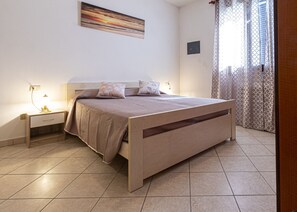 WiFi - Sonia apartment, in a strategic position to reach the most beautiful beaches, is a two-room apartmen (Marina di Campo)