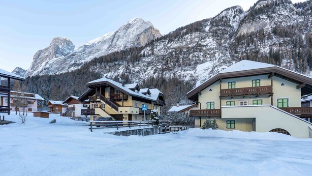 Exterior - "Pleasant apartment in a well-maintained setting" (Canazei)