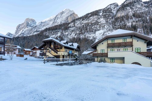 "Pleasant apartment in a well-maintained setting"