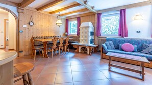 Interior - "Pleasant apartment in a well-maintained setting" (Canazei)