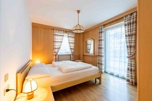 2 bedrooms, WiFi - "Pleasant apartment in a well-maintained setting" (Canazei)