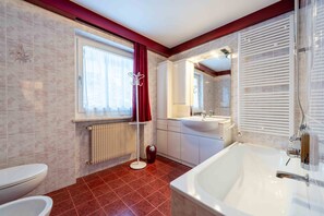 Douche, sèche-cheveux