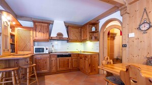 Interior - "Pleasant apartment in a well-maintained setting" (Canazei)