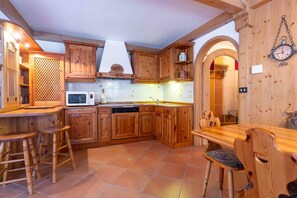 Interior - "Pleasant apartment in a well-maintained setting" (Canazei)