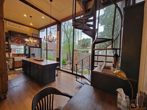 Luxury Historic 4BR Home in Downtown Natchitoches: Verandas + 2-Story Kitchen