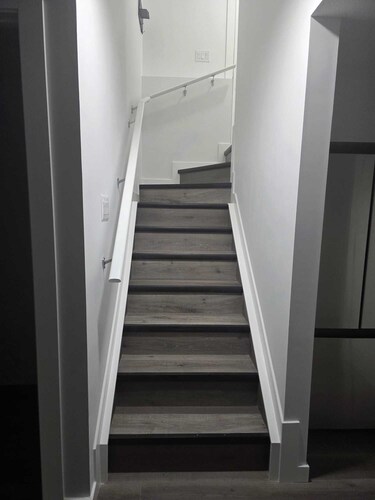 Adorable basement suite in Keswick Edmonton perfect for relaxing stays