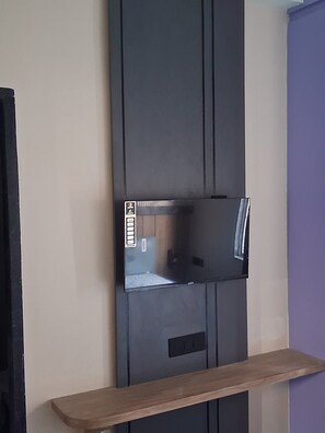 Habitación Deluxe | Escritorio y espacio para trabajar con laptop 