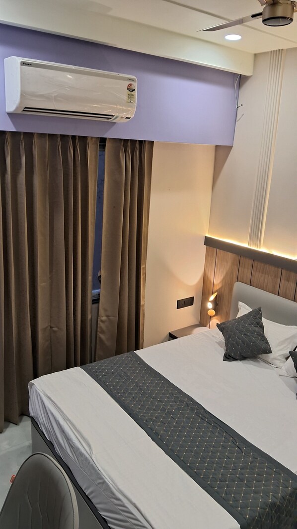 Habitación Deluxe | Escritorio y espacio para trabajar con laptop 