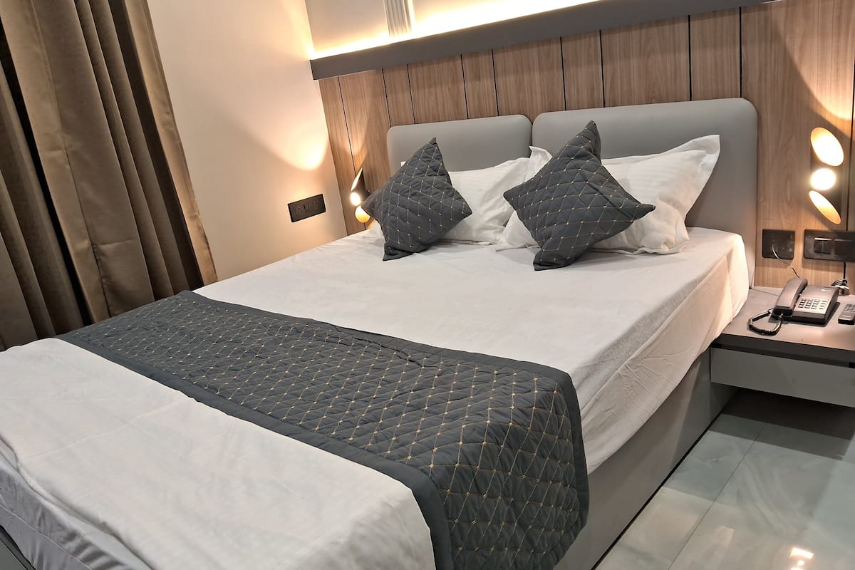 Habitación Deluxe | Escritorio y espacio para trabajar con laptop