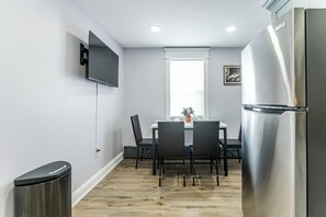 Dining - Modern 2 Bedrooms [1 King 1 Queen Bed] in the heart of south Philly!! Read More! (Philadelphia)