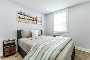 2 habitaciones, tabla de planchar con plancha, wifi y ropa de cama 