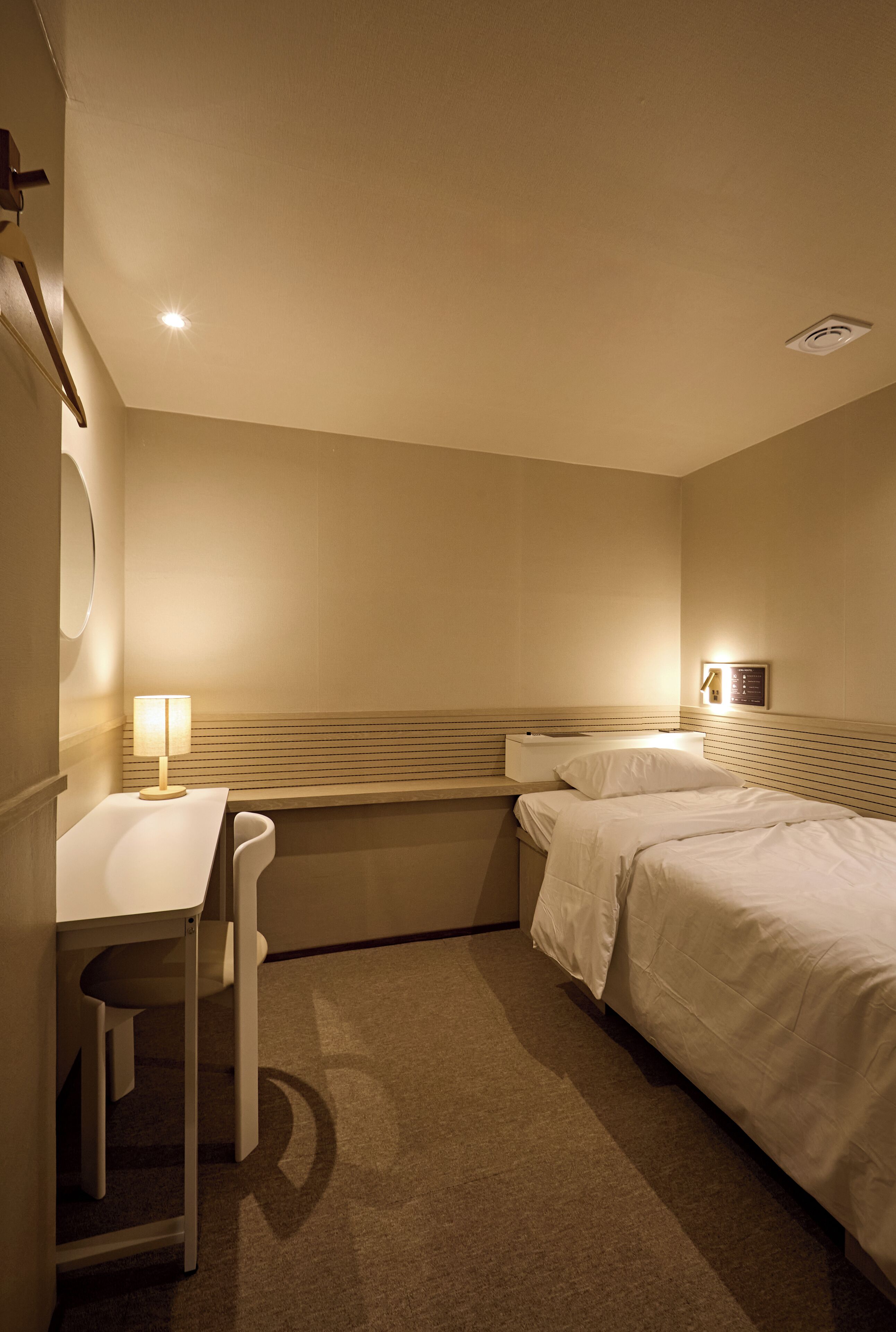 高級寝具、低反発ベッド、セーフティボックス (室内)、WiFi (無料)