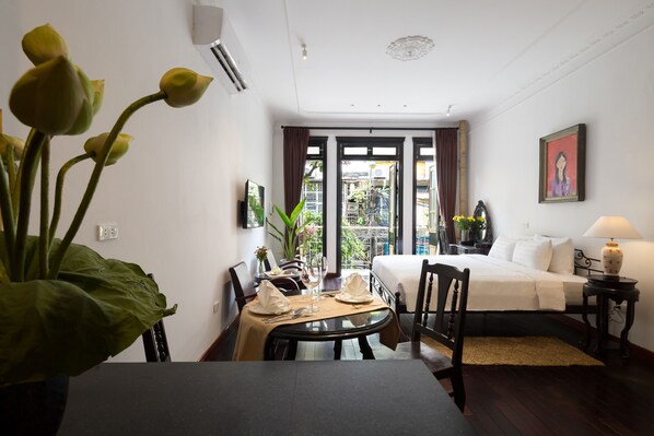 Departamento, balcón, vista a la ciudad | Cortinas blackout, insonorización y wifi gratis 