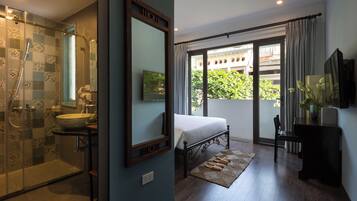 Studio, Balcony, City View | Bathroom | Shower, free toiletries, hair dryer, shampoo