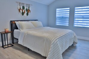 Iron/ironing board, WiFi, bed sheets - Enjoyable 4-bedroom house with AC in charming Sacramento (Sacramento)