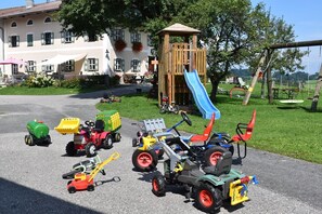 Children’s area - Mansard apartment 62 sqm with 2 separate bedrooms, living room with kitchenette (Samerberg)