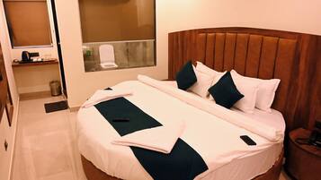 Deluxe Room | Desk, laptop workspace, free WiFi