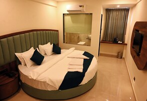 Deluxe Room | Desk, laptop workspace, free WiFi