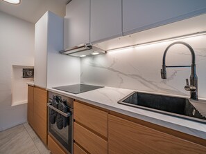 Réfrigérateur, four, plaque de cuisson, lave-vaisselle