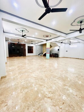 Reception - HOTEL THE SGS INN (Ayodhya)