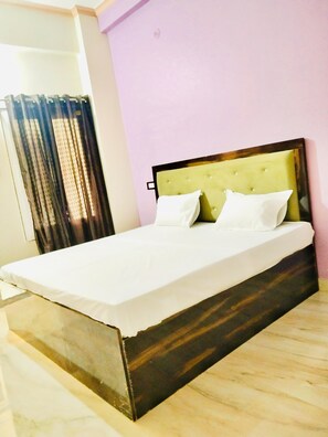 Deluxe Room | Free WiFi - HOTEL THE SGS INN (Ayodhya)