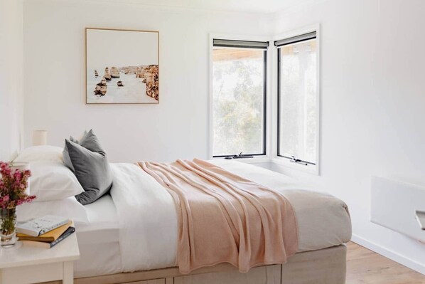3 bedrooms, iron/ironing board, bed sheets