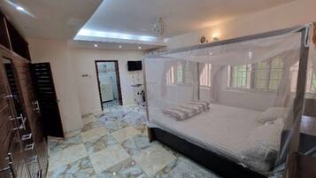 Silitysrauta/-lauta, Wi-Fi, vuodevaatteet