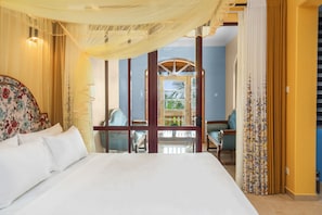 Superior trippelrum - havsutsikt | Skrivbord, ljudisolering, strykjärn/strykbräda och gratis barnsängar