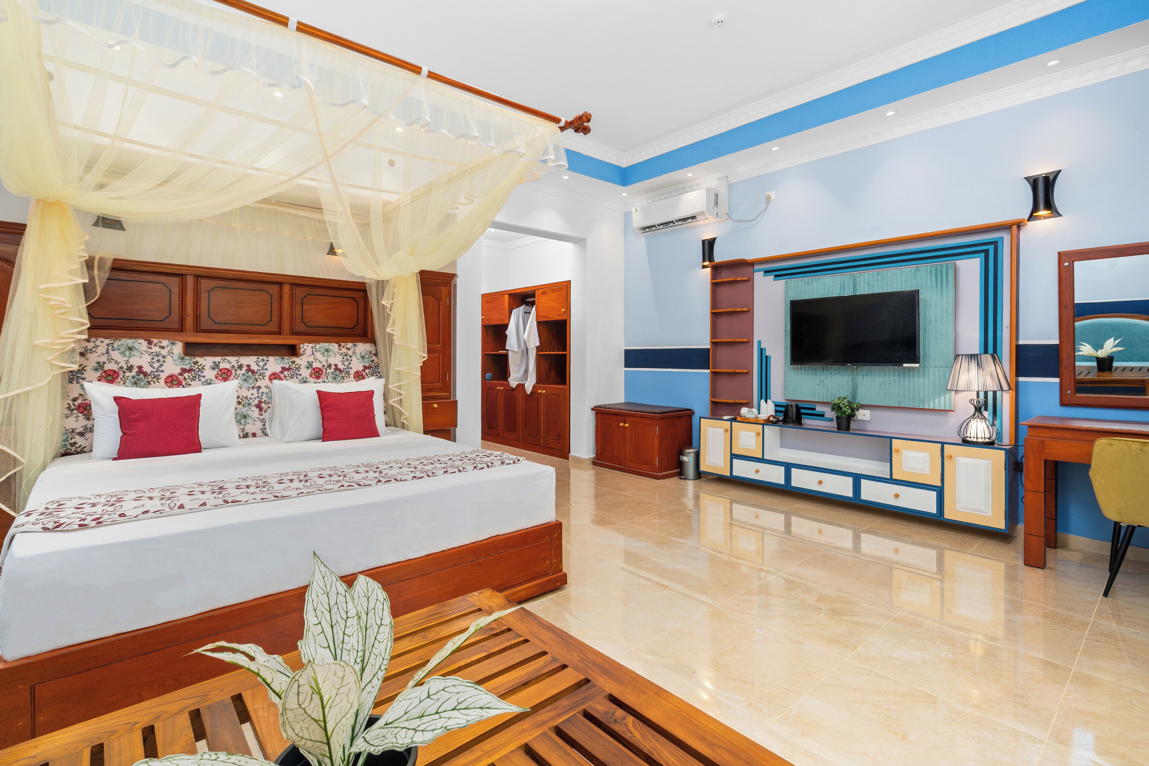 Svit Deluxe - havsutsikt | Skrivbord, ljudisolering, strykjärn/strykbräda och gratis barnsängar