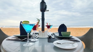 On the beach, sun loungers, beach umbrellas, beach towels - AIDA The Queen Palace (Induruwa)