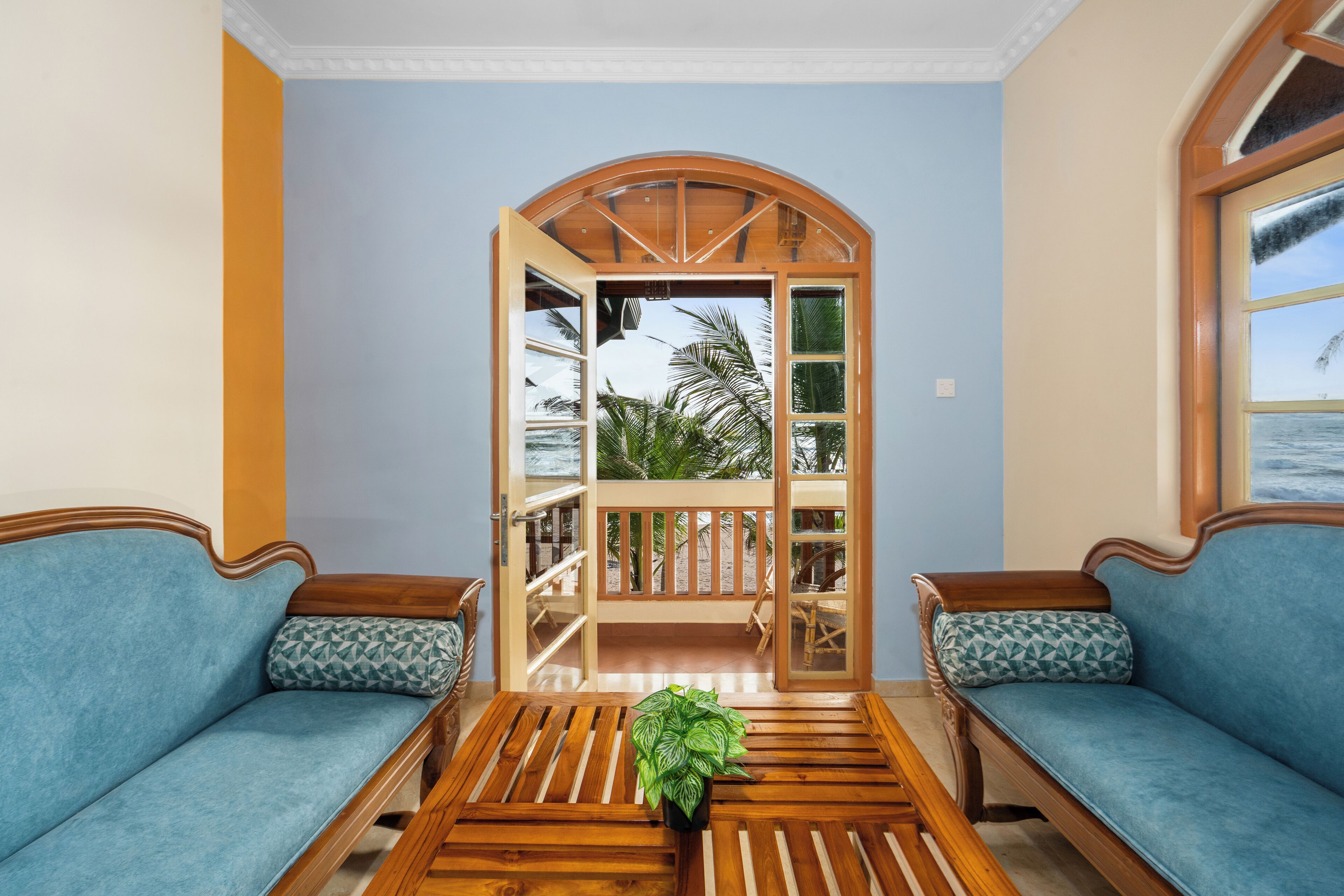 Superior Τρίκλινο Δωμάτιο, Θέα στη Θάλασσα | Περιοχή καθιστικού | Τηλεόραση με επίπεδη οθόνη