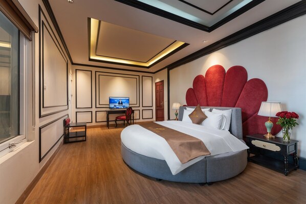 Desk, laptop workspace, blackout curtains, soundproofing - Grand Luxury Hotel (Tu Son)