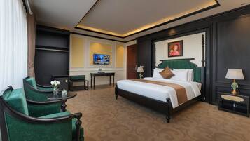 Habitación doble de lujo, vista al lago | Escritorio, espacio para trabajar con laptop y cortinas blackout