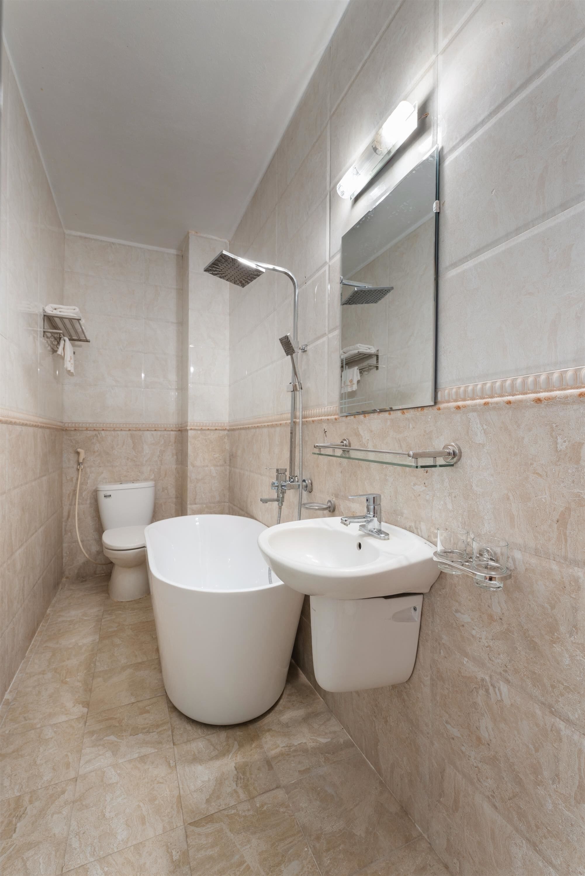 Schreibtisch, laptopgeeigneter Arbeitsplatz, Verdunkelungsvorhänge