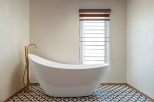 Luxury Double Room, Lake View | Desk, laptop workspace, blackout drapes, soundproofing