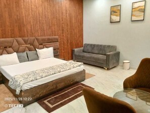 مكتب ومساحة عمل للكمبيوتر المحمول وواي فاي مجانًا