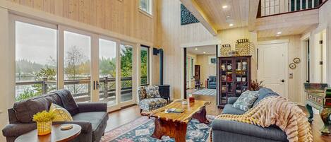 Fernseher, Kamin, Tischfußball, Tischtennisplatte