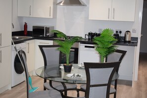 Microwave, oven, stovetop, dishwasher - Your Oxford Home, Botley (Oxford)