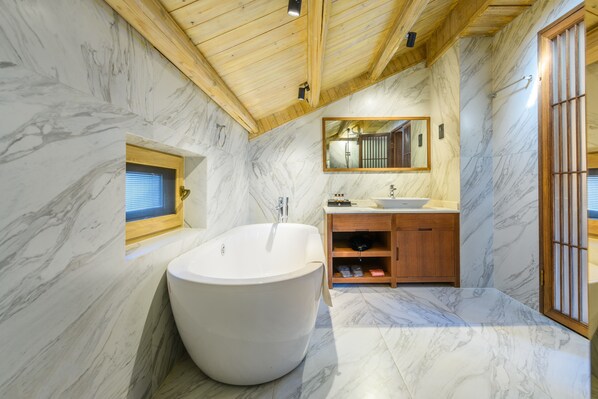 Bañera de hidromasaje privada