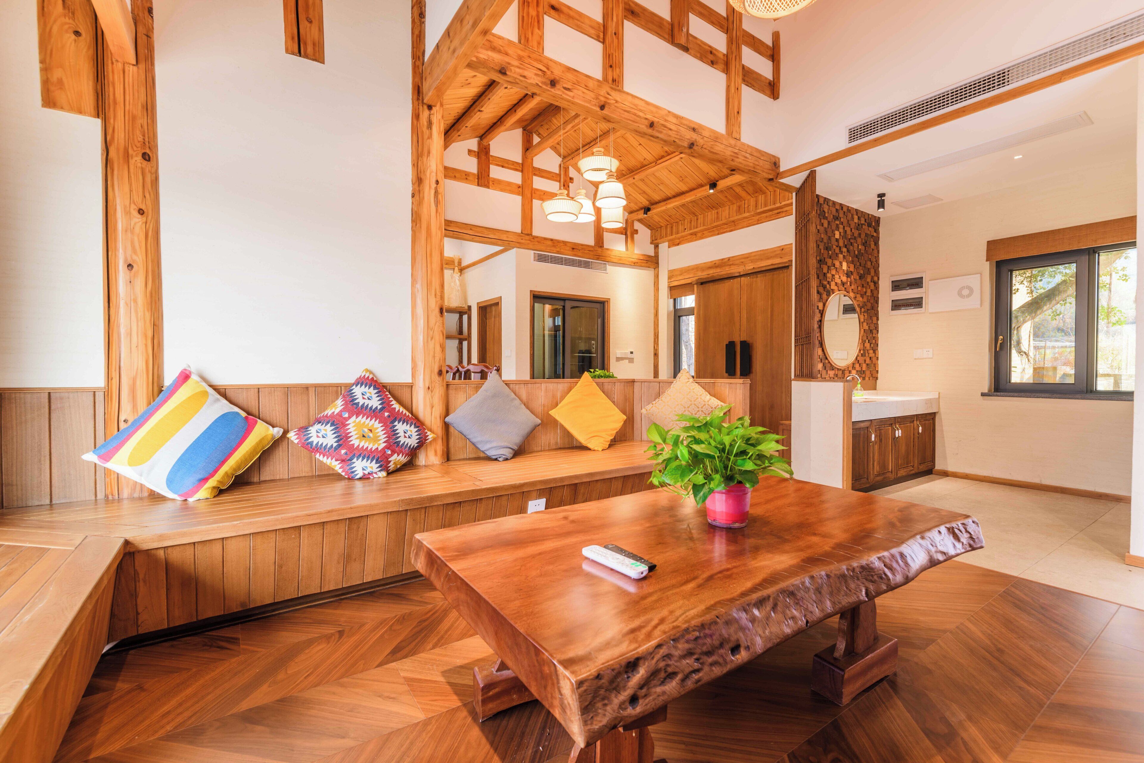 Casa de lujo, cocineta, junto al lago | Área de sala de estar