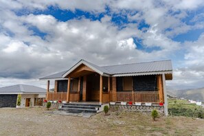 Front of property - The Meemos Cafe And Cottages (Mussoorie)