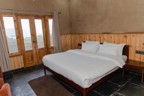 Meja kerja dan Wi-Fi gratis